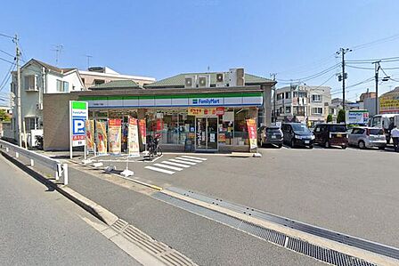ファミリーマート市川高谷一丁目店 徒歩3分。 210m