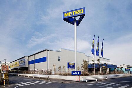 METRO市川店 徒歩8分。 580m