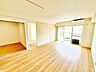 リビング/ダイニング：少しでも豊かに快適に。そんな想いから生まれた邸宅はこれから先の住まいを支えます。