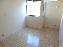 プラザドゥマーチ 105 1階ワンルームのリビング/ダイニング