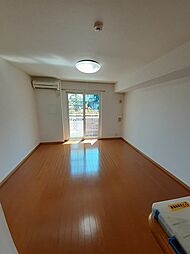 ピーチ・ホーレン 102 1階ワンルームのリビング/ダイニング