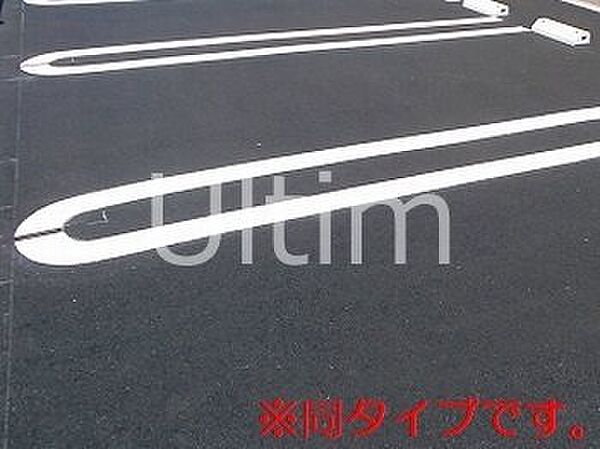 画像22:駐車場