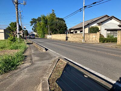 外観：前面道路含む現地写真