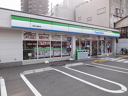 ファミリーマート栗林公園前店:徒歩1分(50m)