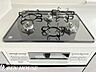 キッチン：シンク下の収納は使いやすい引き出しタイプ。お鍋など大きな調理器具もスッキリ収納でき、取り出しもラクラク・キッチンは対面式となっております。ご家族の様子を見ながら、お料理ができるのも嬉しいポイント