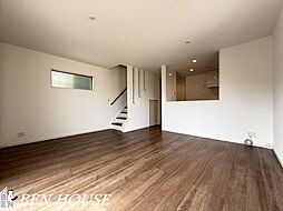 下末吉5丁目　両面道路の築浅2階建て邸宅