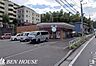 周辺：セブンイレブン横浜獅子ヶ谷1丁目店 徒歩11分。お出かけ前やお帰りの立ち寄りにも便利なコンビニ。 850m