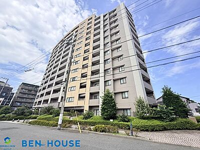 外観：コスモ平間ロイヤルフォルムー外観・川崎、都心部へも好アクセス！利便性の高い立地・近隣にスーパー、コンビニなど生活利便施設が充実・小中学校も徒歩圏内に整い、子育て世代にもうれしい環境です