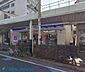 周辺：ローソン鶴見本町通二丁目店 徒歩3分。時間がない時にさっと寄れて便利なコンビニ。 200m