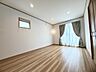 室内：室内大変明るく風抜けも良好です、コーディネートされたカーテン・照明器具完備、間接照明も付いてます。