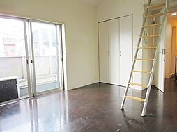 ブレイブコート 208 2階ワンルームのリビング/ダイニング