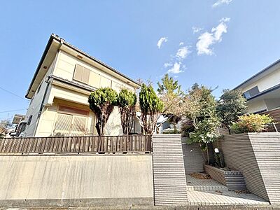 外観:開放的な立地です。第一種低層住居専用地域内、緑豊かで落ち着いた住宅街の一画に位置しています。 外観:開放的な立地です。第一種低層住居専用地域内、緑豊かで落ち着いた住宅街の一画に位置しています。
