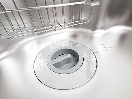 内装リフォーム実施済のきれいな住まいです。水回り設備も新調され、新生活を気持ち良くスタートできます。