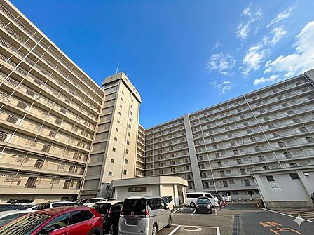 内装リフォーム実施済のきれいな住まいです。水回り設備も新調され、新生活を気持ち良くスタートできます。※曇りを晴れにCG加工済み