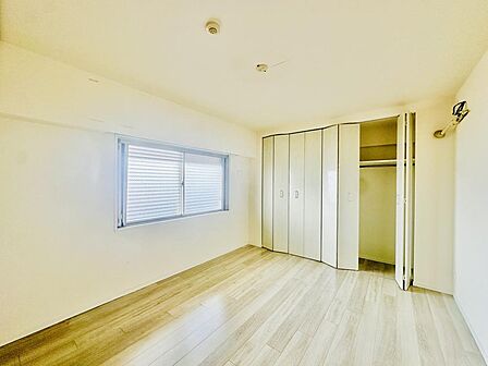 お手入れがしやすい仕様です。普段はフロアモップなどを使って、簡単にお掃除ができそうです。