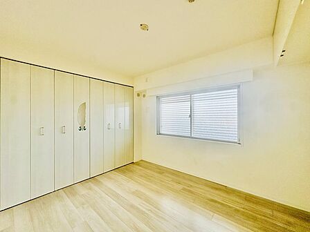 様々なテイストのインテリアと相性の良い、シンプルな内装です。お好みのお部屋作りが楽しめます。