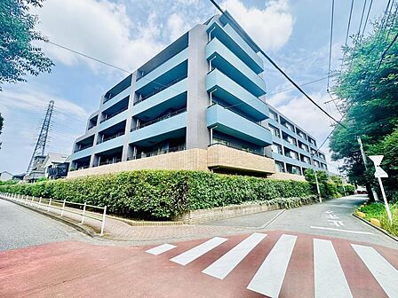 日当たりのよいLDKや収納豊富な住まい等、ご家族のライフスタイルに合った理想の1邸を。