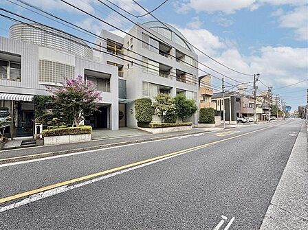 現地だけではなく、周辺の施設・道路など、生活するにあたって重要なポイントも併せてご案内可能です。