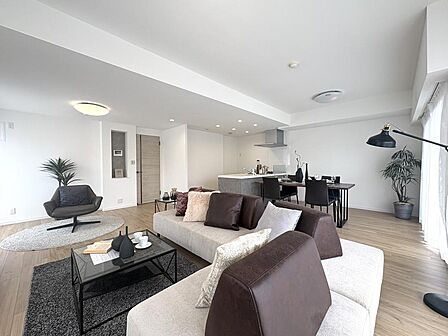 リビングとダイニングをゾーニングしやすく、食事の後もゆったりと寛げる間取りです。