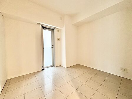 様々なテイストのインテリアと相性の良い、シンプルな内装です。お好みのお部屋作りが楽しめます。