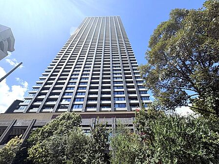 「現地外観写真」浴室乾燥機や浴室乾燥機、食洗機、床暖房など、暮らしの快適性を高める設備が充実した住まい。家事時間を短縮でき、家族で一緒に過ごす時間を増やせそうです。