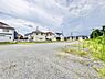 外観：小学校や幼稚園が徒歩圏内に揃い、子育て世帯に優しい住環境です。