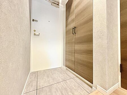 玄関にはシューズボックスを設置。散らかりがちな玄関スペースをすっきりとした状態に保てます。