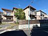 外観：周辺は、低層住宅が建ち並ぶ閑静な住宅街です。緑豊かな住環境で落ち着いた暮らしが叶います。