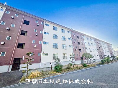 外観:表現された空間はたくさんの光を浴び、風を感じ、暮らしの時間を豊かにしてくれます。 外観:表現された空間はたくさんの光を浴び、風を感じ、暮らしの時間を豊かにしてくれます。