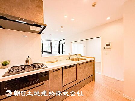 【キッチン】毎日使う場所だからこそ、ストレスなく使えて、スムーズな家事ができる空間になっております。