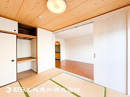 【和室】大切なお客様を招く客間としてもお子様のお昼寝場所としてもあると何かと便利です。