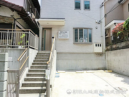 【冠木小児科】1370ｍ　50年以上地域に根ざした小児科です。日常健診、内科、アレルギーなどお子様の症状を幅広く対応しているので、長期的に通える安心の存在です。