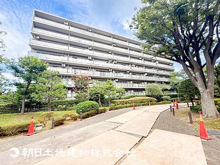 1日の疲れを癒すバスタイム。心地よいリラックスを叶える独立した美しい空間です。