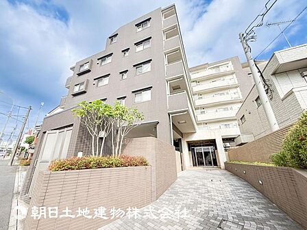 大切な人とともに、心穏やかに過ごすひとときになるリビング。