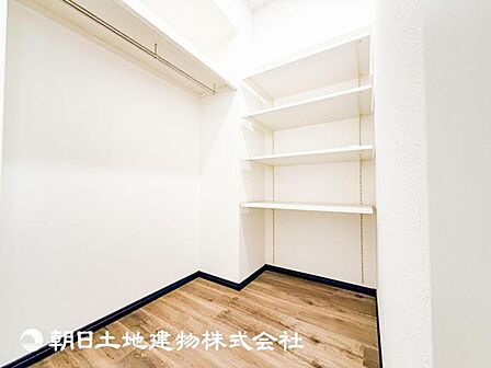 【WIC】ウォークインクローゼットは季節の品物など整理できるスペース！