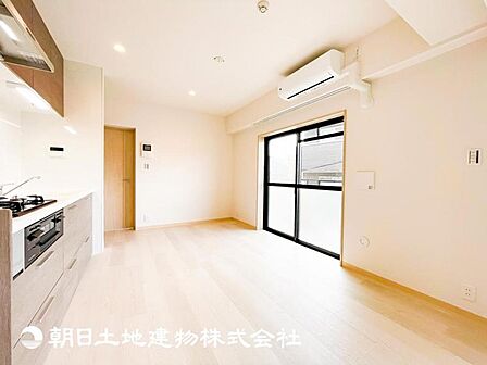 【リビング】リビングにはみんなが集い、食事や楽しい会話が始まる。
