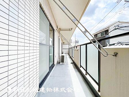 【バルコニー】太陽に愛された家。陽当り・通風に優れた魅力的で快適さを追求した住宅です。