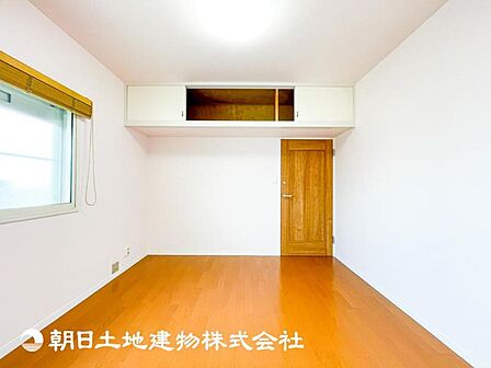 【居室】爽やかな空間演出とセンス良く纏められた室内は素敵な寛ぎ空間です。