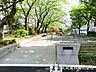 周辺：【篠原町公園】210ｍ　ブランコやすべり台、お砂場などが揃いお子様の遊び場に便利な公園です。静かな住宅地に立地しており、ちょっとしたリフレッシュにも利用しやすいです。