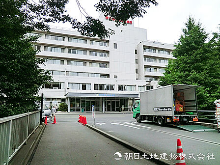 【横浜旭中央総合病院】590m 内科・外科・整形外科・救急など一通りを対応してくれる総合病院です。手術や入院の設備も整っており、いざというときに安心の存在です。