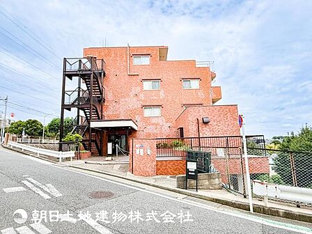 1日の疲れを癒すバスタイム。心地よいリラックスを叶える独立した美しい空間です。