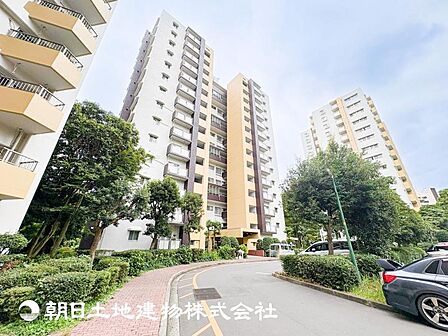 大切なご家族、招いた友人と過ごすひと時を溢れる光が優しく包み込む空間。