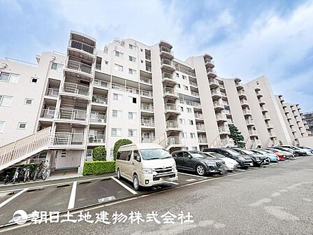 快適な日常を支える機能性と強さがひとつになった自慢のキッチンです。