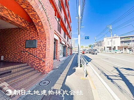 大切な家族、お客様をお迎えする玄関は住宅の入口。落ち着いた雰囲気。