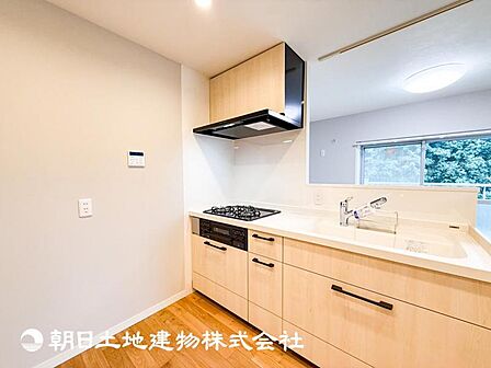 【キッチン】お食事の準備や後片付けなどの家事を少しでも楽にするキッチンスペースを目指しました。