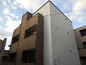 ピュアフィールド建家町  ｜ 兵庫県尼崎市建家町（賃貸アパート1LDK・3階・32.22㎡） その1