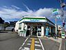 周辺：ファミリーマート 西難波町店（702m）