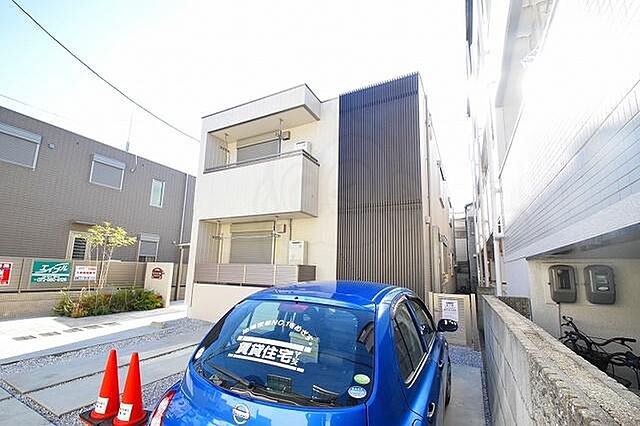 6 / 18