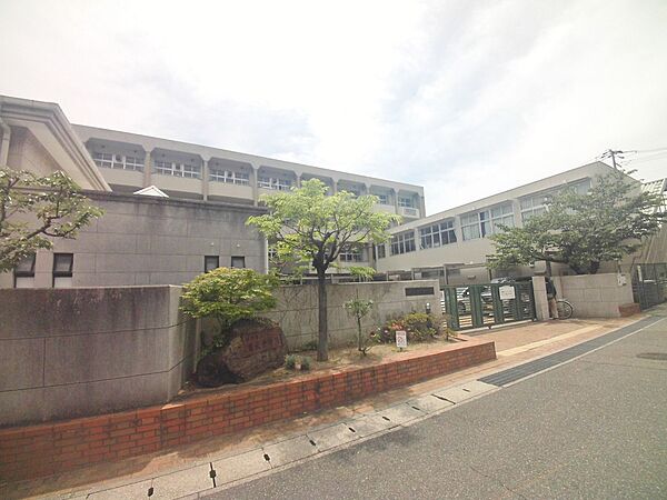 画像12:神戸市立鷹匠中学校