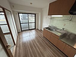 きゃぴたる北浜 208 2階2DKのリビング/ダイニング